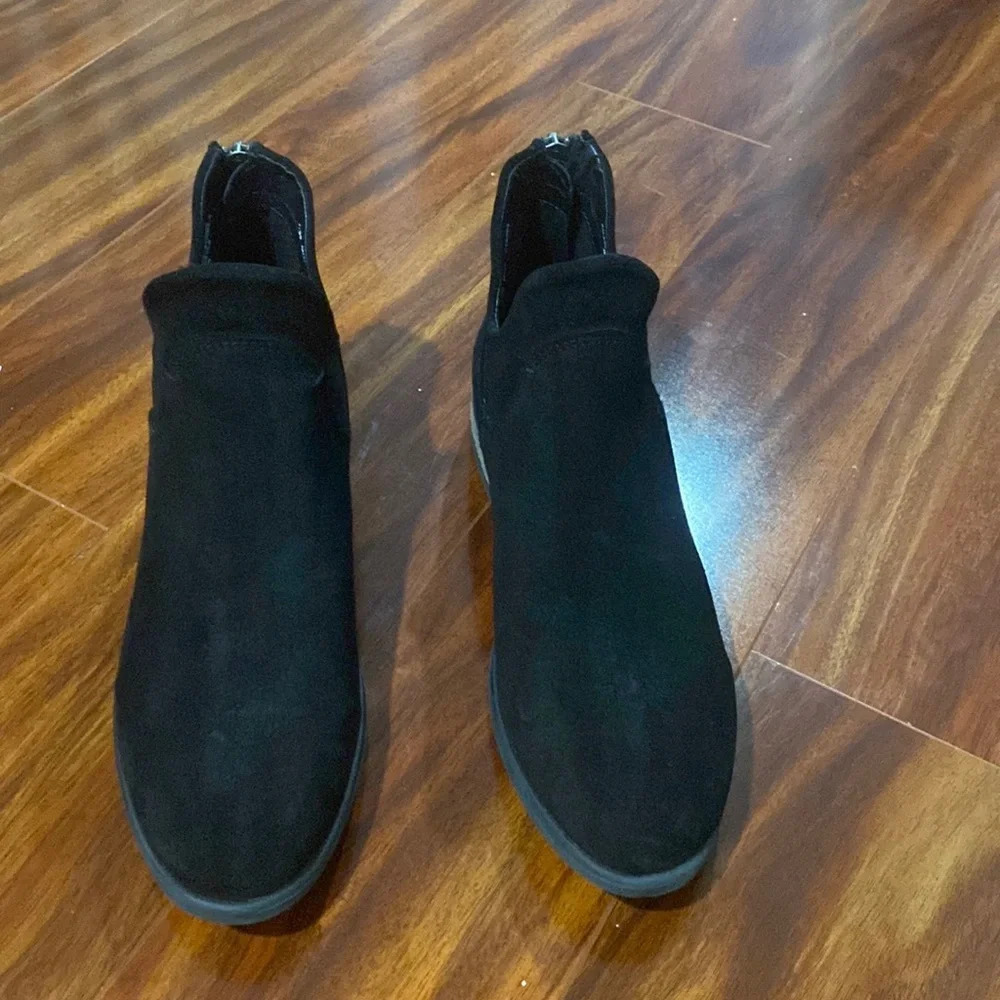 Born Womens Arula Black Leather Comfort Back Zip Ankle Booties Size 7/38M NWOB
